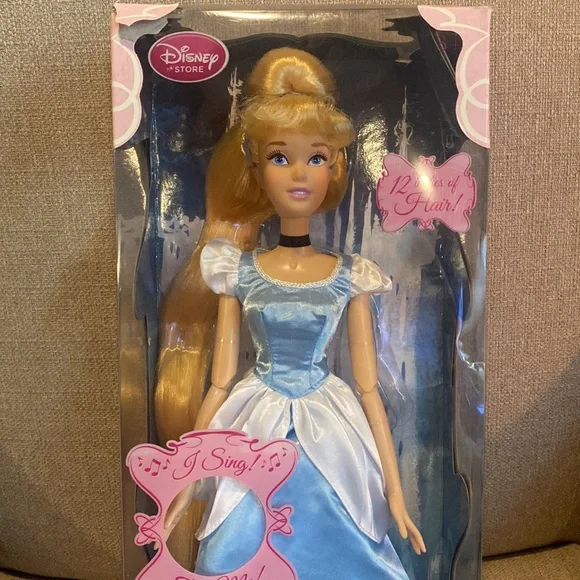 NIB, Disney Cinderella Singing Doll 2011 first edition 17